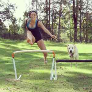 Obrázek 'michelle jenneke training dog'
