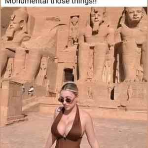 Obrázek 'monumental those tits'