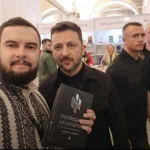 Obrázek 'my ty russsaky umlatime i knizkama'