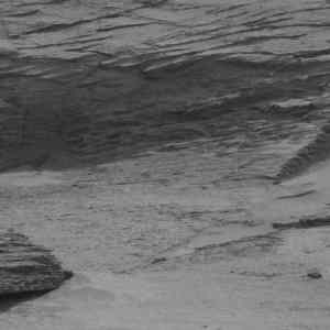 Obrázek 'na Marsu je vchod do nitra skaly'