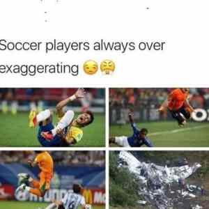 Obrázek 'overplaying footballers'