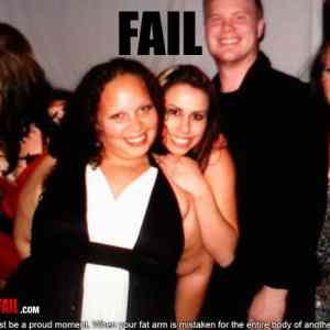 Obrázek 'party-photo-fail-entire-arm-naked-mistake'