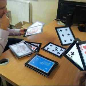 Obrázek 'playing poker on ipad'