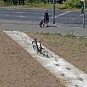 Obrázek 'pomnik spechajicim cyklistum'