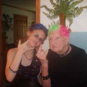 Obrázek 'punk granny'