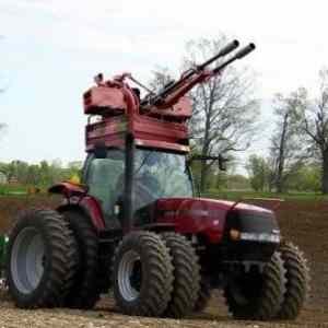 Obrázek 'redneck-farm-tractor-tank'