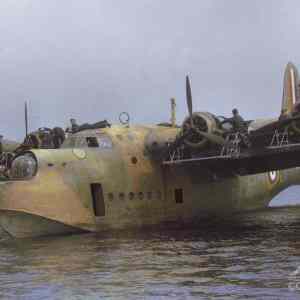 Obrázek 'routine overhaul on a Short Sunderland Mark I'