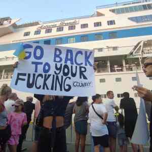 Obrázek 'russians nice wellcome to batumi georgia'