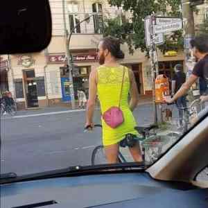 Obrázek 'ruzova ke zluty - kde je modni policie'