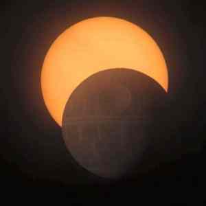 Obrázek 'slightly different solar eclipse'
