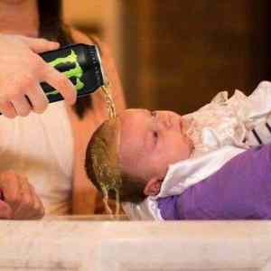 Obrázek 'stare baptism-baby-monster-energy-drink-photoshopped'
