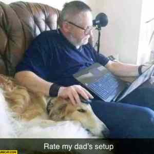 Obrázek 'stare rate-my-dads-setup-computer-mouse-on-dogs-head'