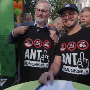 Obrázek 'tata v KSC ale syn anejvetsi antikomunista'