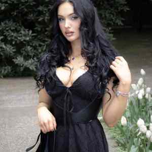 Obrázek 'that freaky girl from school on halloween'