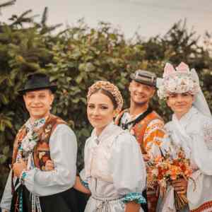 Obrázek 'tradicna slovenska svatba'