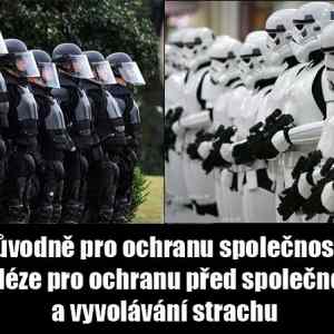 Obrázek 'trooper vs police'