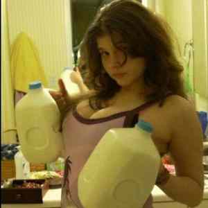 Obrázek 'yup-she-got-milk'