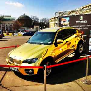 Obrázek 'zlate BMW'