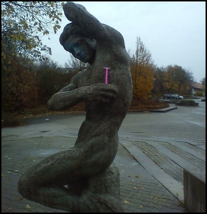 Obrázek -Oh statue-      12.11.2012
