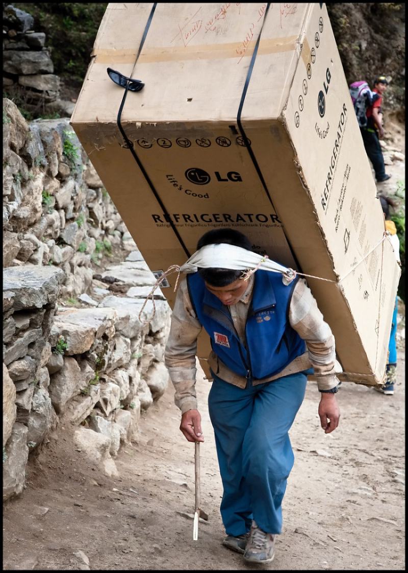 Obrázek - Appliance delivery guy in Nepal -      25.06.2013