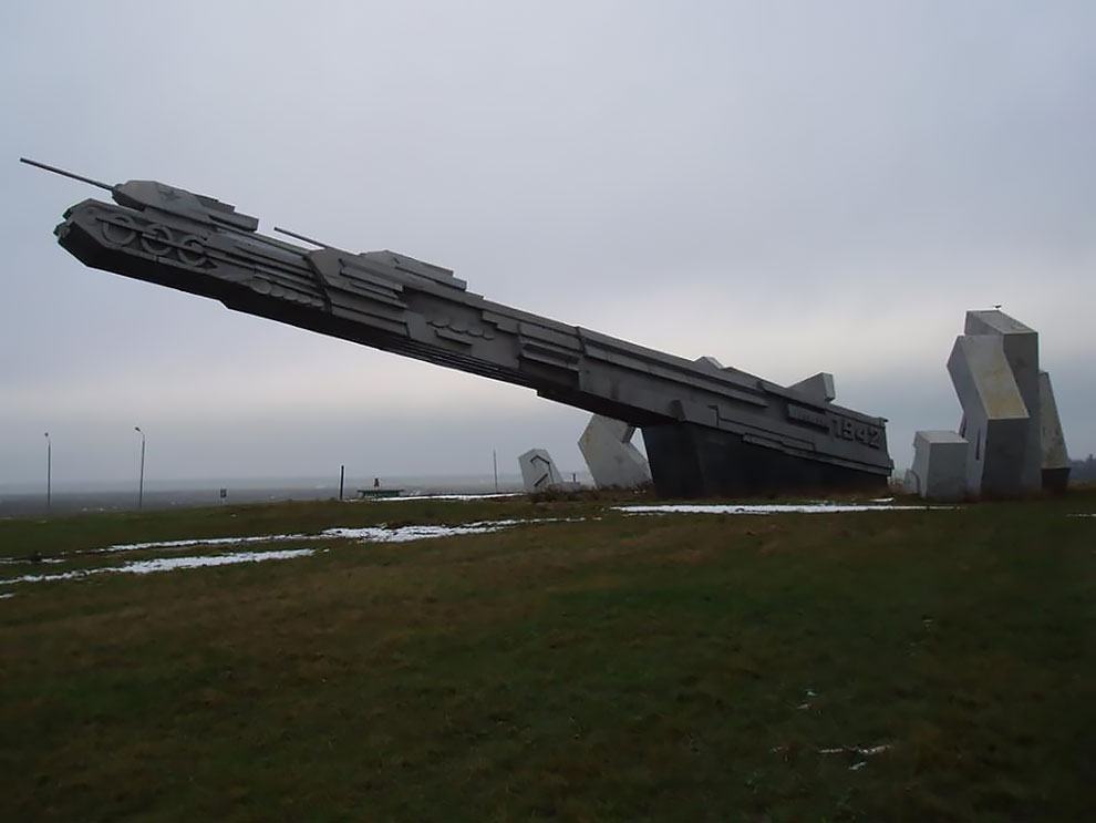 Obrázek - Brutal Tank Monument -