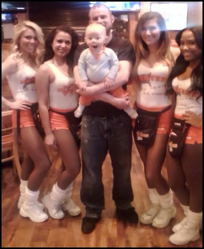 Obrázek - First time at hooters -      11.01.2013