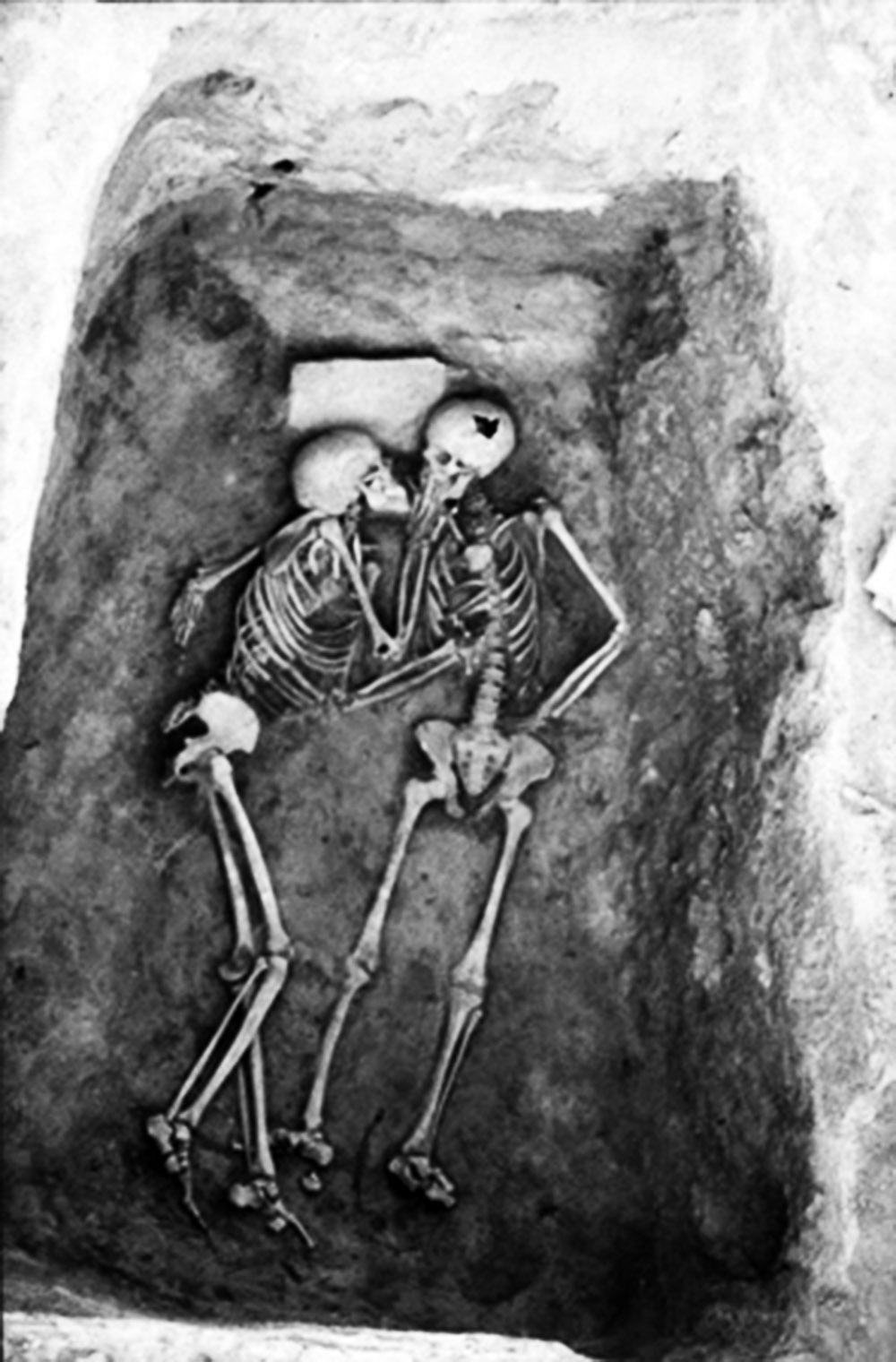 Obrázek - The 2800 years old kiss -
