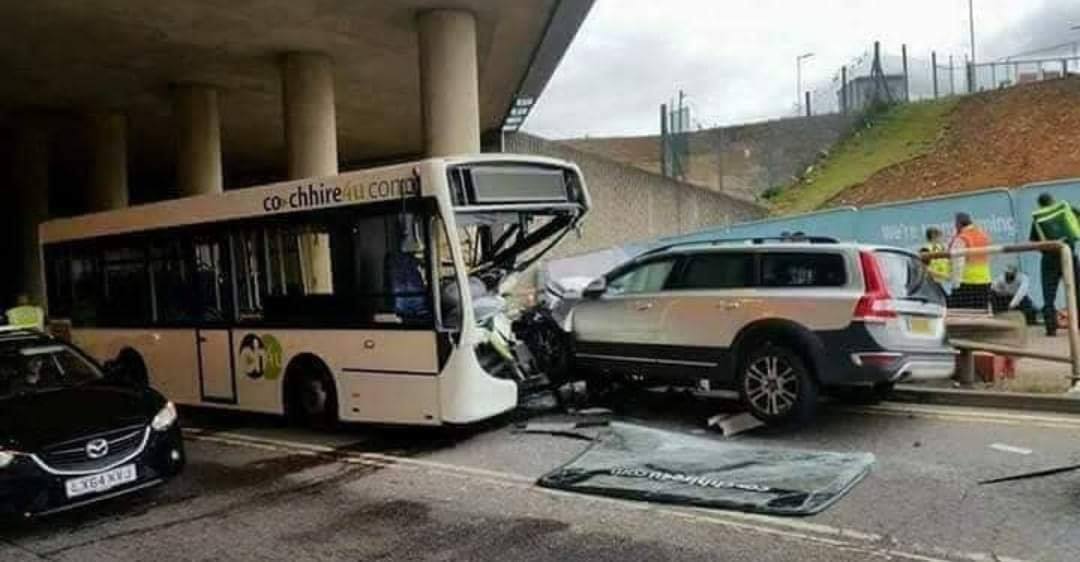 Obrázek - Volvo vs. autobus - jedna nula -