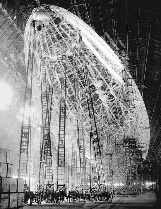 Obrázek - Zeppelin construction - 1935 -