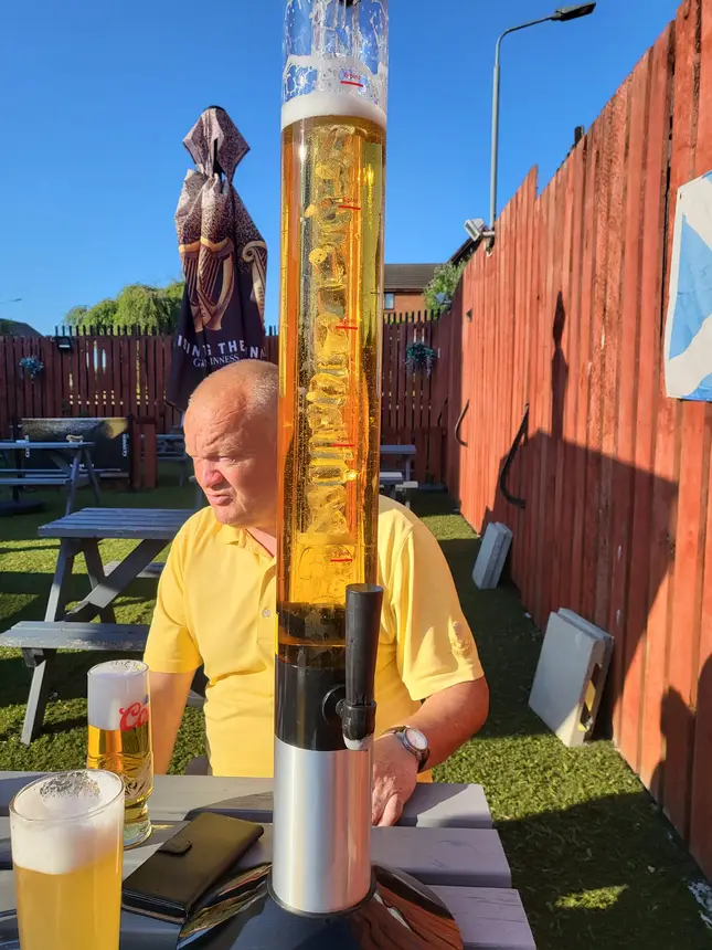 Obrázek - pet pint piva -