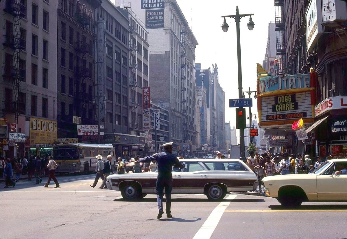 Obrázek 1977 Broadway and 7th st Los Angeles Calif-lr