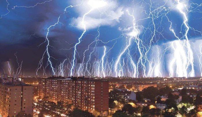 Obrázek 2-hours-of-lightning-in-Croatia