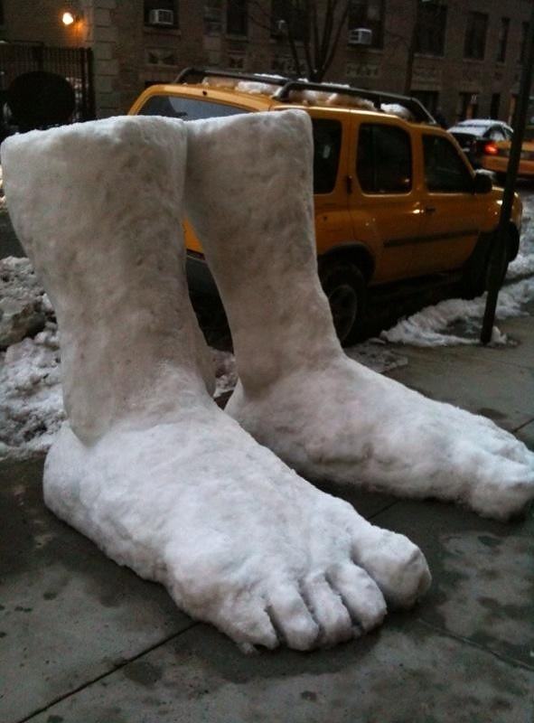 Obrázek 2 Feet of snow in New York 05-02-2012