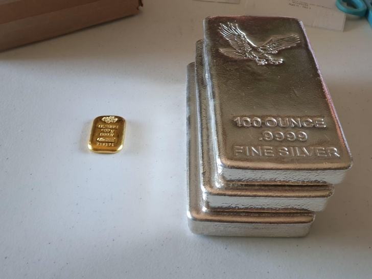 Obrázek 5000 dollars of gold vs 5000 dollars of silver