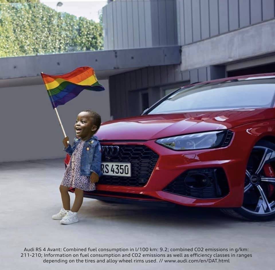 Obrázek AUDI zverejnilo politicky korektni reklamu s holcickou u auta