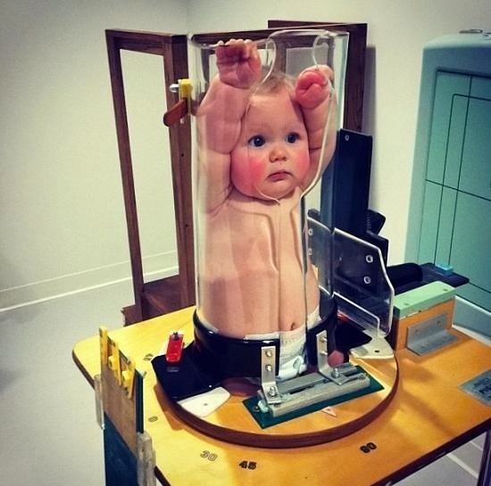 Obrázek A baby getting an X-ray
