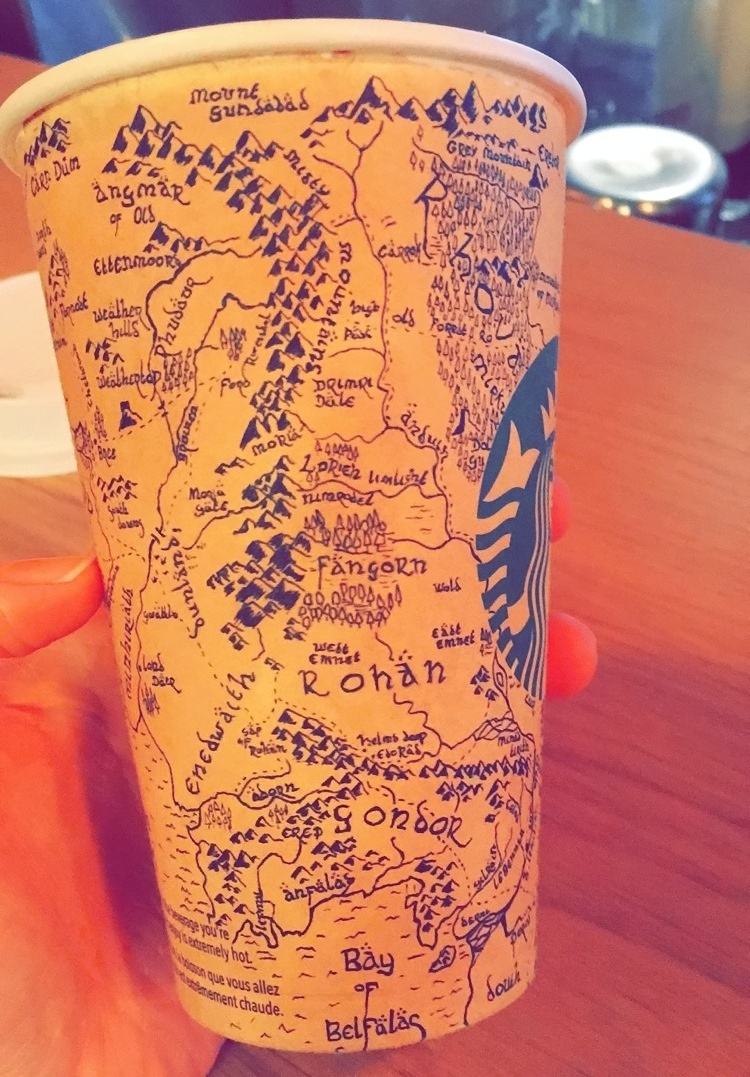 Obrázek A customer drew Middle Earth on his Starbucks cup