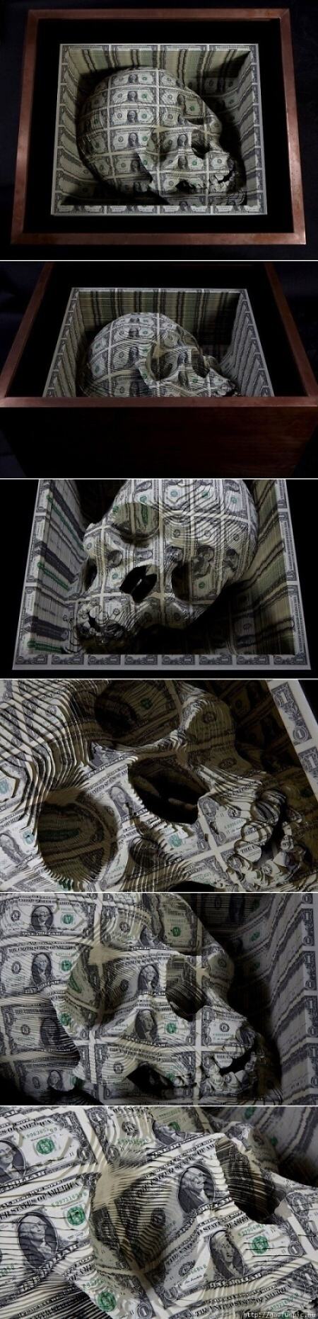Obrázek A skull carved from 1 dollar K in cash