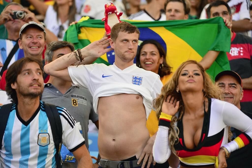 Obrázek An England fan mocks a German fan during the World Cup Final