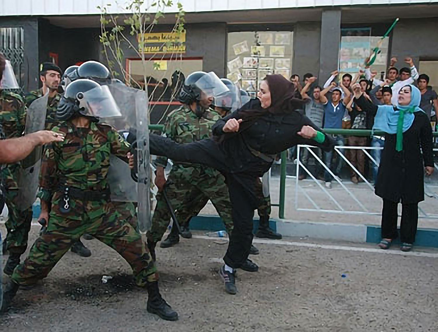 Obrázek Badass Iranian woman 