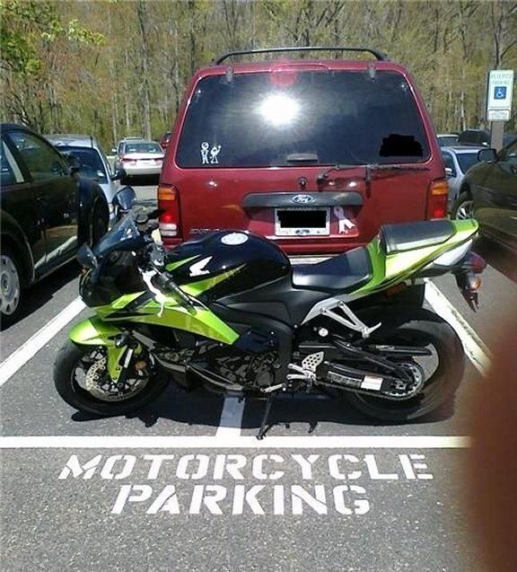 Obrázek Biker Parks Like A Boss 