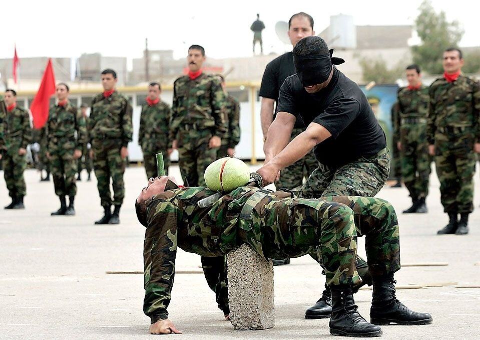 Obrázek Blindfolded Kurdish security officer demonstrates