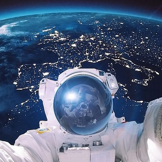 Obrázek But first let me take a selfie