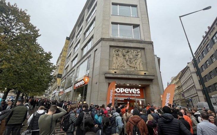 Obrázek Cesi dostali zdarma zemli s sajrajty cakaji jak bezdaci PRAZACI