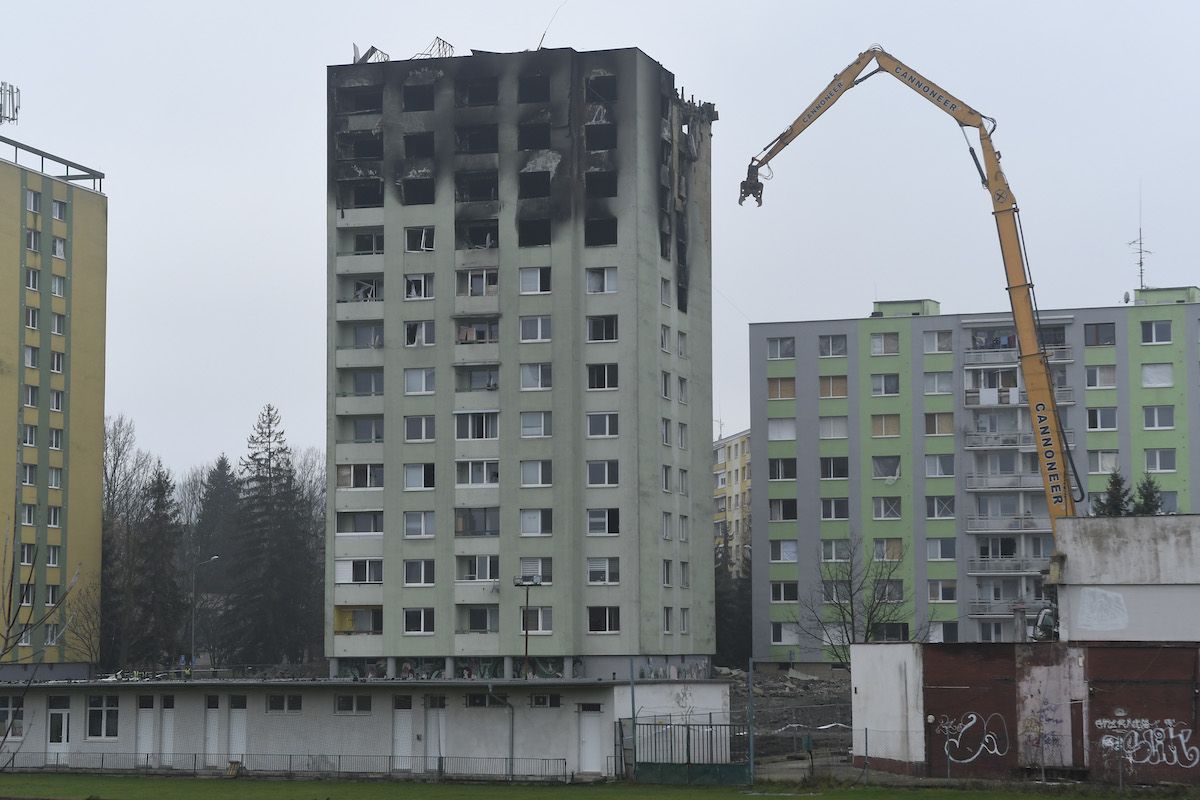 Obrázek Cesky kapitalista bura socialisticku budovu