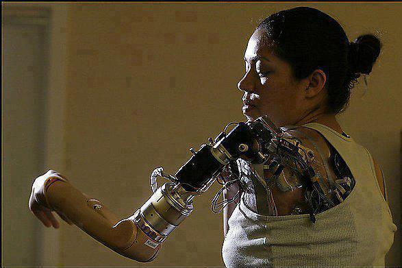 Obrázek Claudia Mitchell - bionic arm