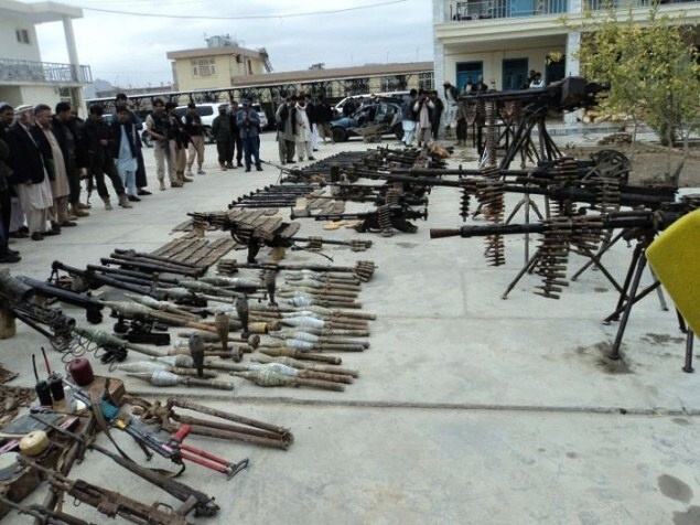 Obrázek Confiscated Weapons from Taliban Fighters1