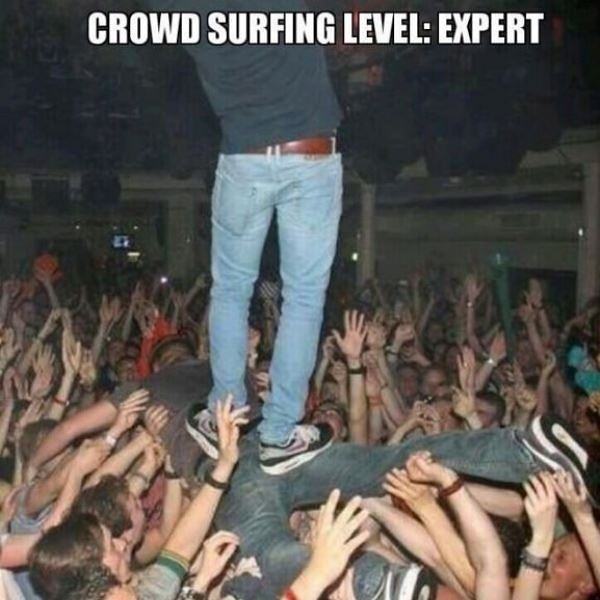 Obrázek Crowd Surfing