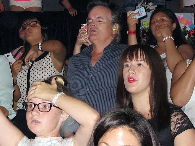 Obrázek Dads at One Direction Concerts