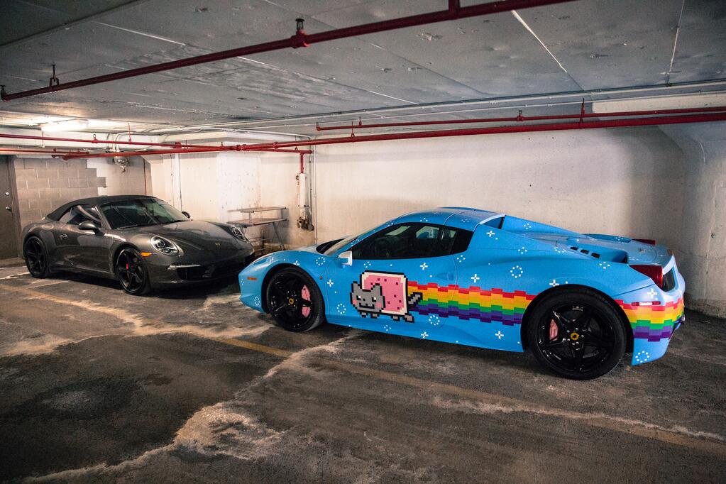 Obrázek Deadmau5 s  Ferrari